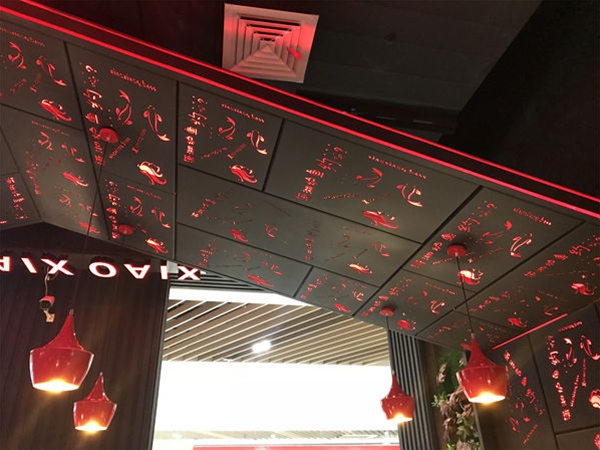 灯箱透光景墙
