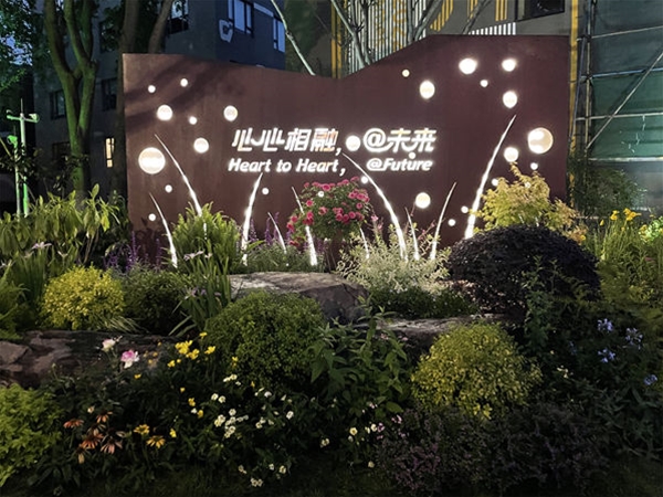 灯箱透光景墙